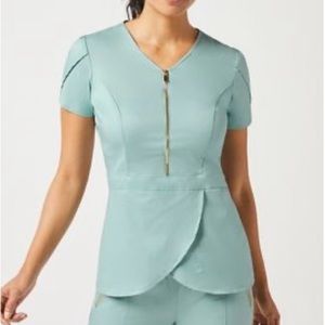 Jaanuu scrub set, NWT’s